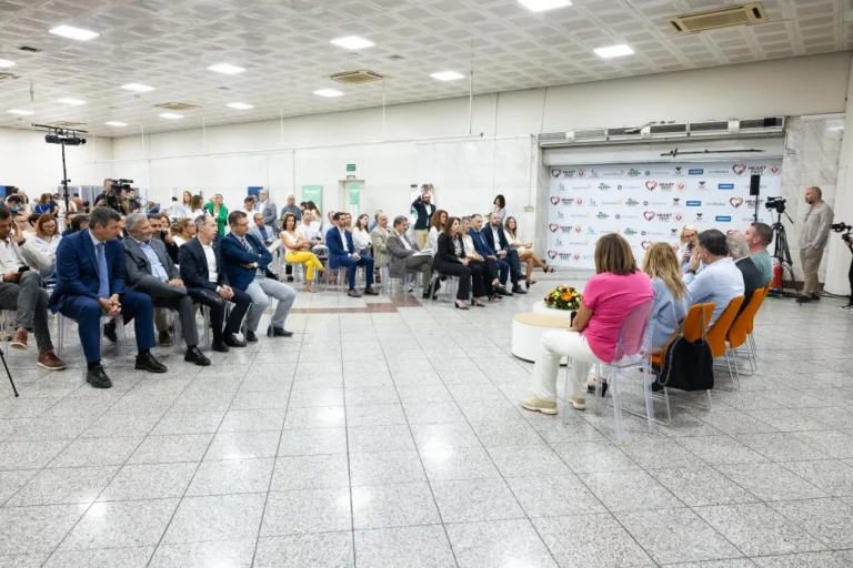 ΣΤΡΟΓΓΥΛΟ ΤΡΑΠΕΖΙ